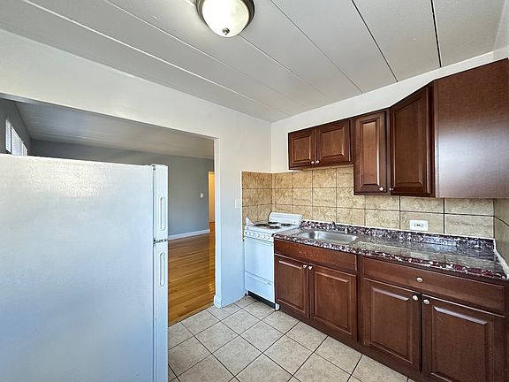 3rd image of 1360 W Touhy Ave #802
