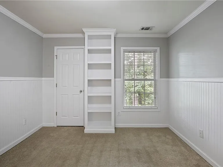 720 Surrey Park Pl SE — Photo 18