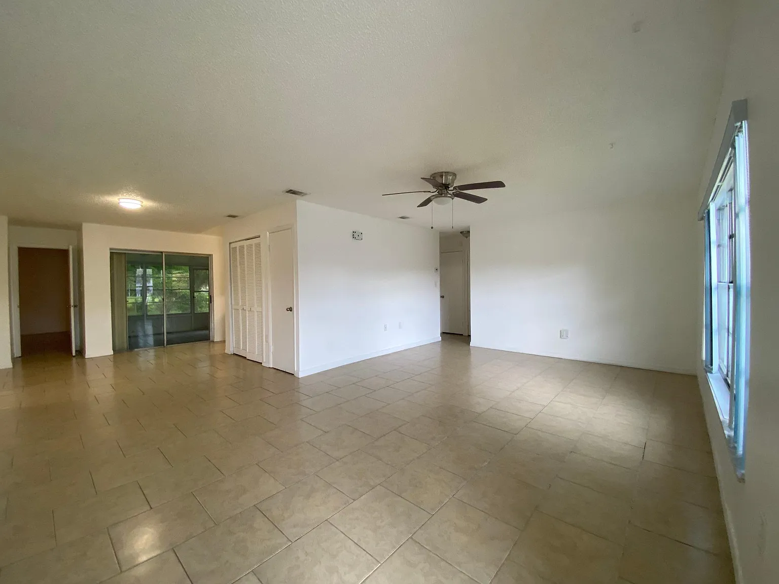 4 bed, 1694 sqft, $2,200 — Photo 4
