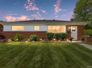 35416 W Chicago St, Livonia, MI 48150