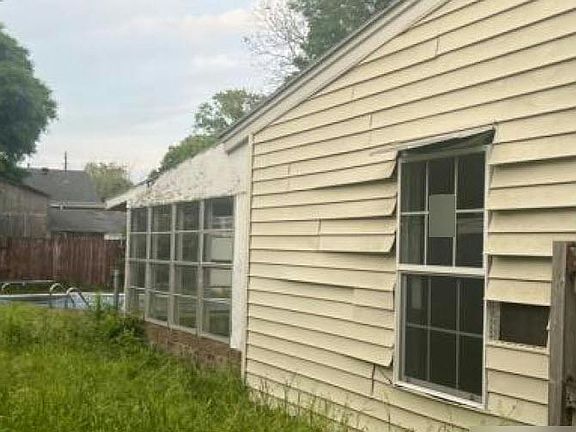 4th image of 2047 Amos St