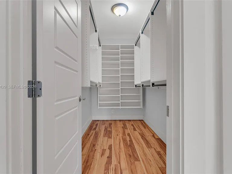 549 NE 12th Ave — Photo 31