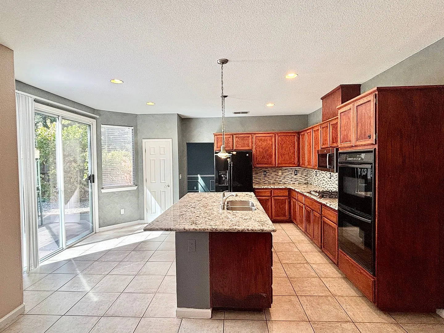 $1000 Off First Month Rent if Approved and Moved In By 10/9/26 — Photo 4