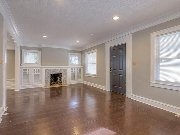 3rd image of 5912 Paseo Blvd