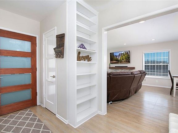 2nd image of 10169 Grayling Ave