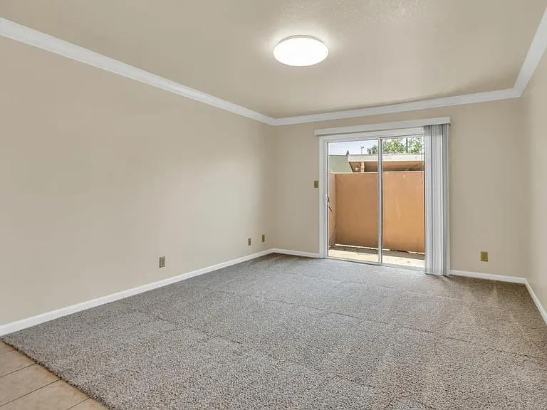 South Land Park Apartments — Photo 29
