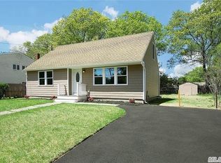 378 Randall Rd, Ridge, NY 11961