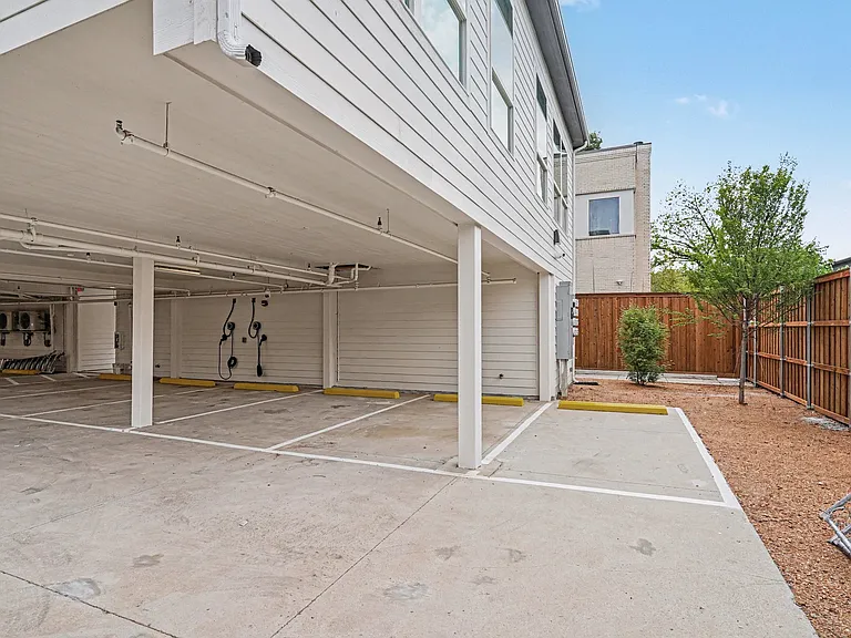 2217 N Fitzhugh Ave #205 — Photo 33