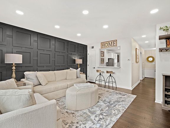 3rd image of 657 Robinwood Dr