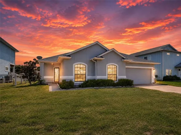 105 Windjammer St, Rockport, TX 78382