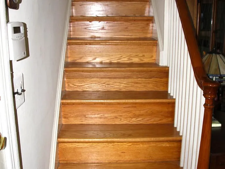 Stair to upstair bedrooms