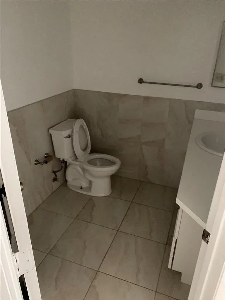 3 bed, 1374 sqft, $2,700 — Photo 3