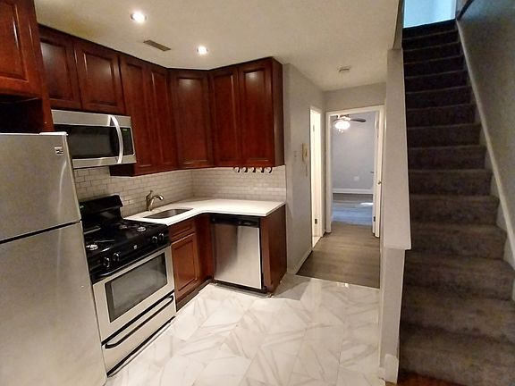 2nd image of 915 E Passyunk Ave #1R