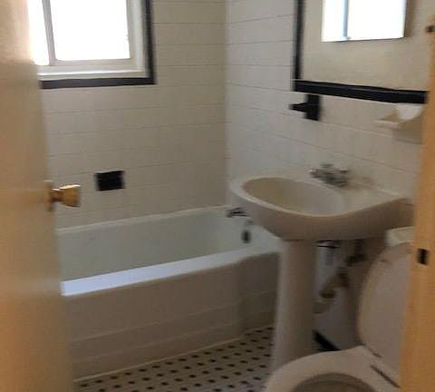 4th image of 2703 S Fern St