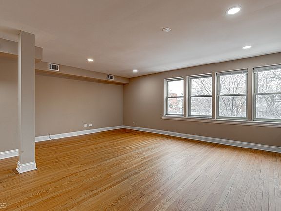 5th image of 4938 S King Dr #3