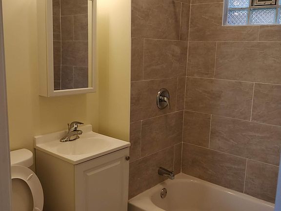 5th image of 3527 S Lowe Ave Floor 1