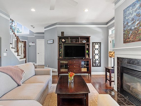 4th image of 7 Cape Ann Cir