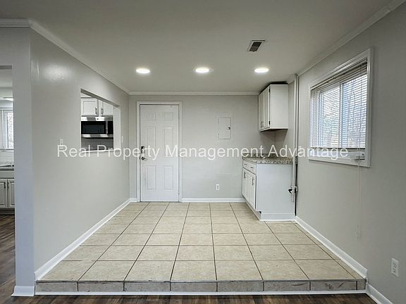 4th image of 21931 Vale St