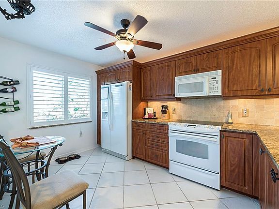 2nd image of 3072 Sandpiper Bay Cir APT M106