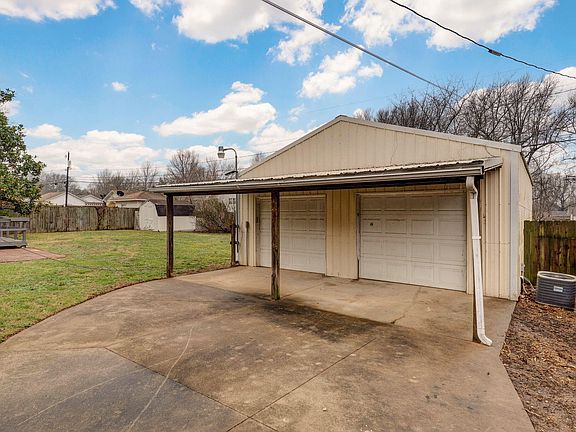 4th image of 305 S Troy Avenue