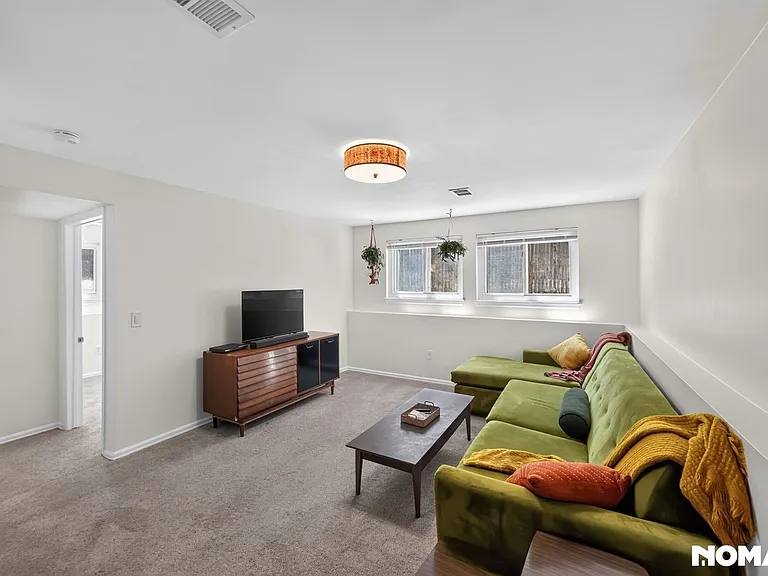15652 E Jefferson Ave — Photo 11