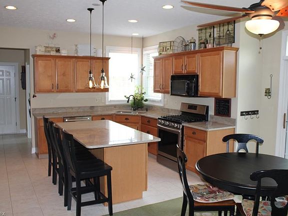 3rd image of 622 Bridgeside Dr