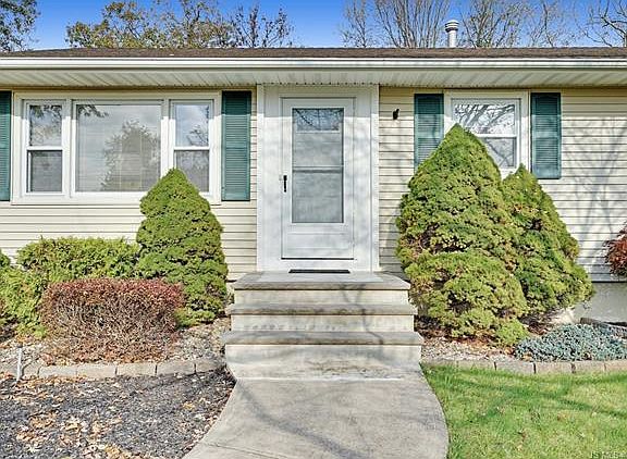 5th image of 48 Dogwood Ln