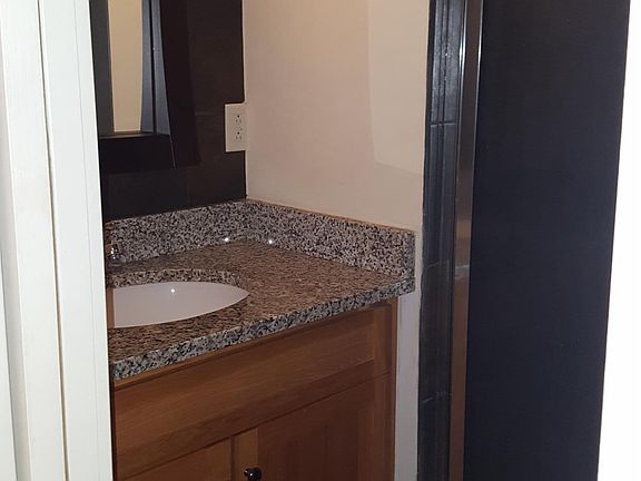3rd image of 522 Bridge St APT 1G