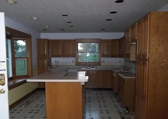 3rd image of 3881 Lawrenceville Dr