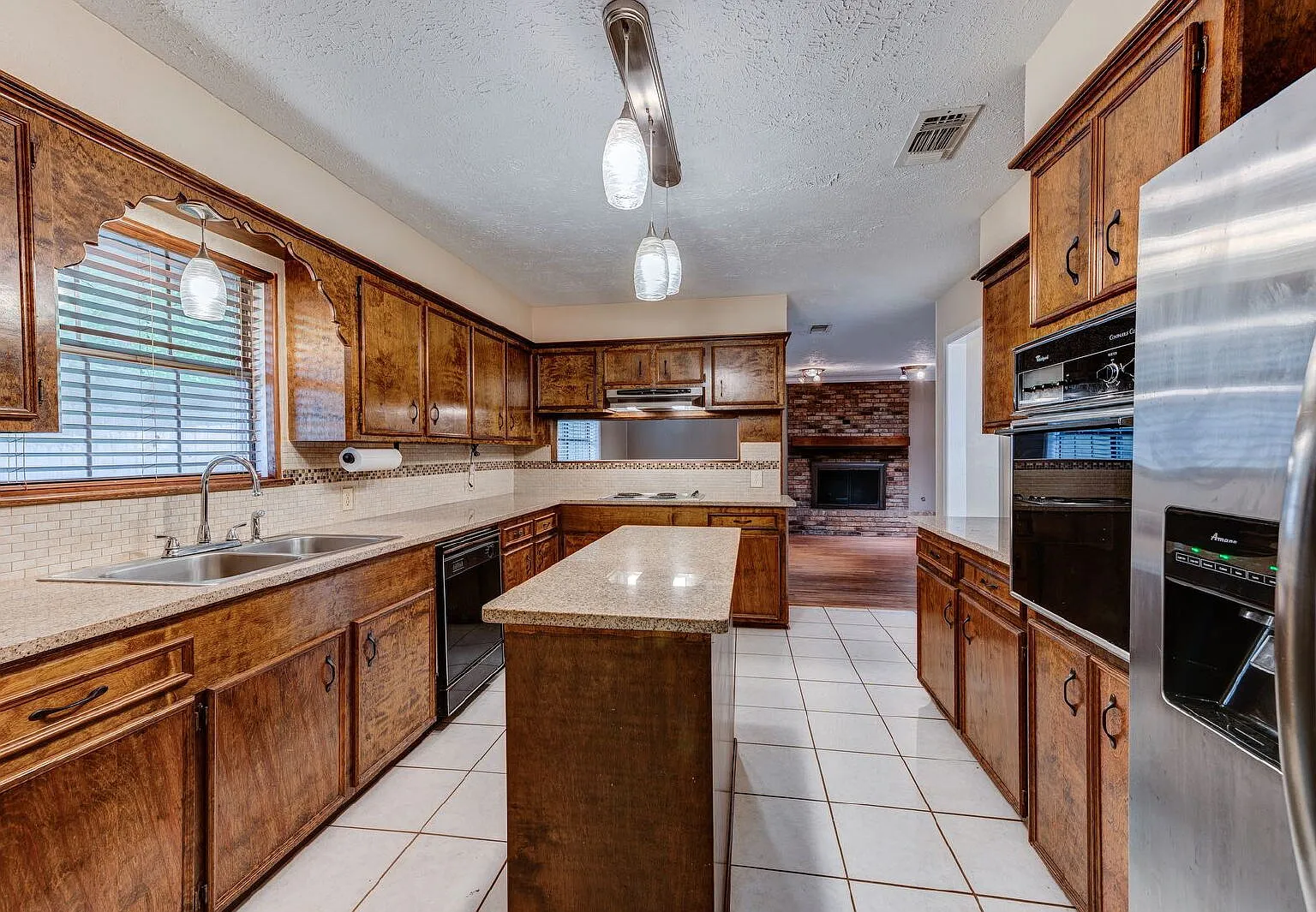 3 bed, 2.0 bath, 1730 sqft, $1,500 — Photo 2