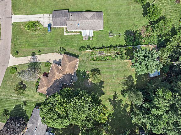2nd image of 111 Feld Ave