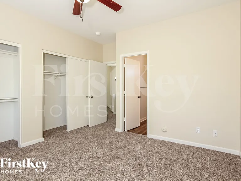 22022 N 29th Dr — Photo 10
