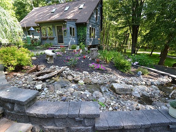 4th image of 696 Curran Rd