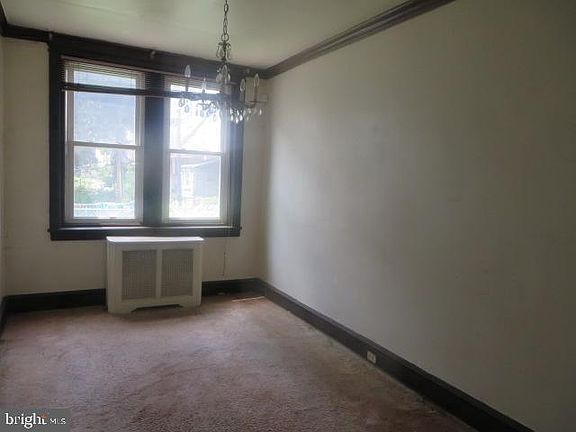3rd image of 5422 Larchwood Ave