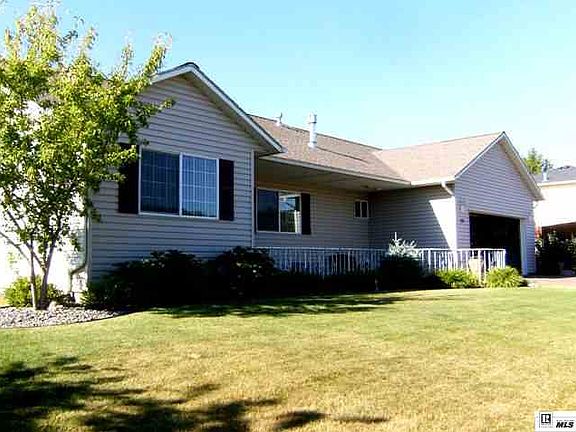 4th image of 323 Julie Dr