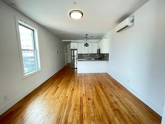 Rented by Tapiro Realty | media 12