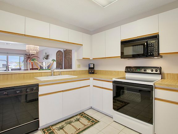 3rd image of 904 Ocean Dunes Cir