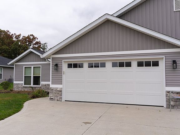 2nd image of 1938 Rosewood Dr