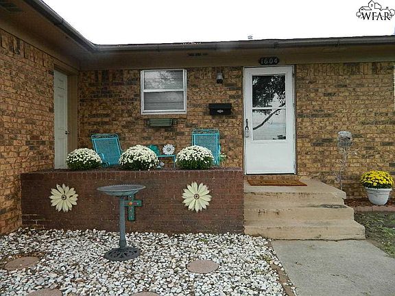 3rd image of 1604 Hursh Ave