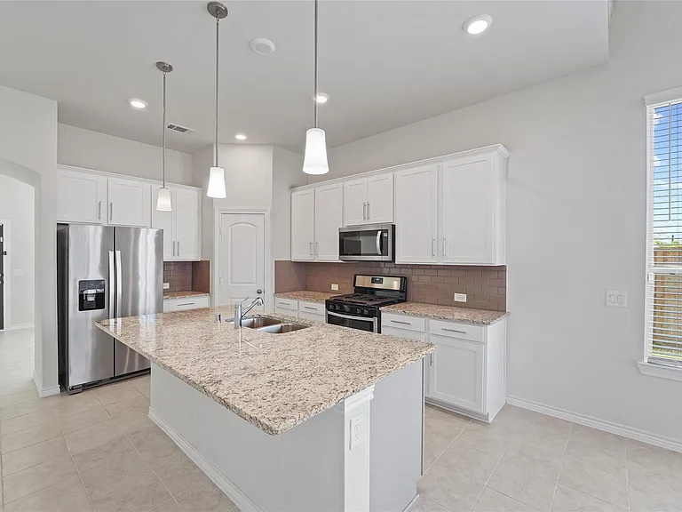 7203 Buckthorn Hollow Trl — Photo 5