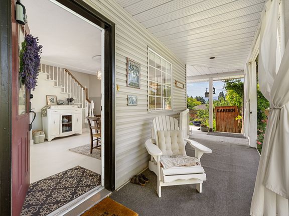 2nd image of 987 Garland St