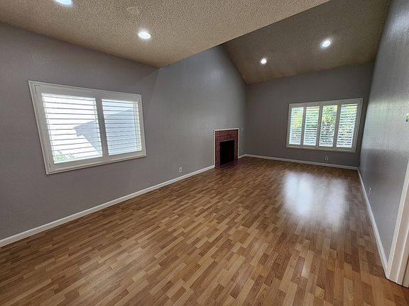 5th image of 34742 Siward Dr
