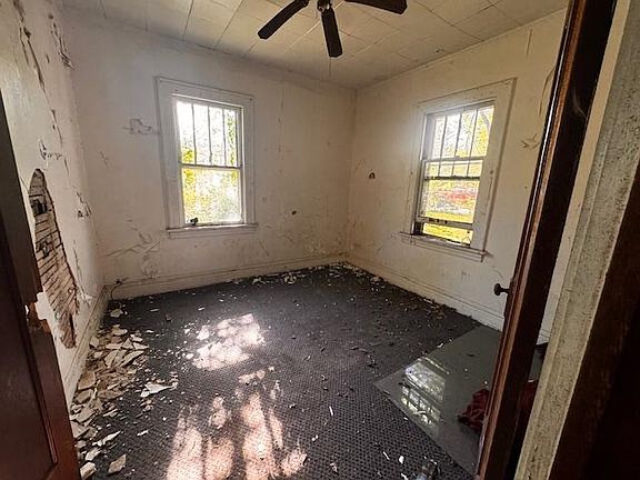 5th image of 709 Vermont St