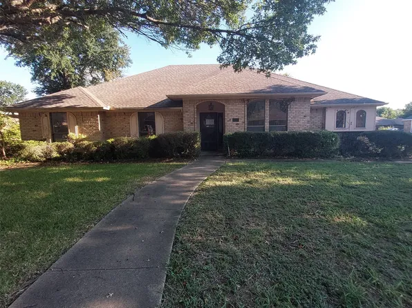 900 Prairie Creek Dr, Desoto, TX 75115