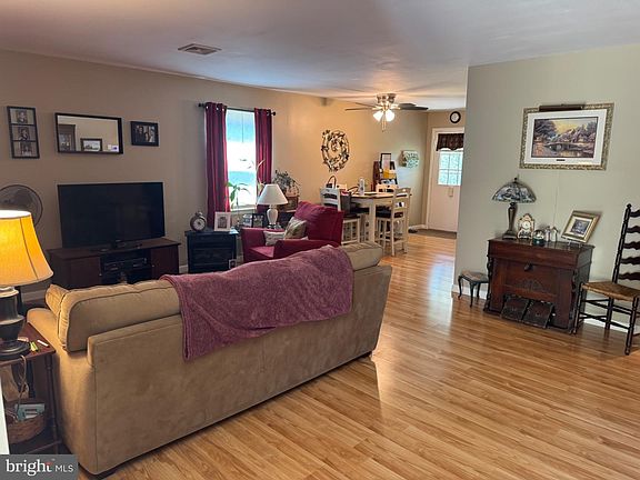 4th image of 37 Kingston Way
