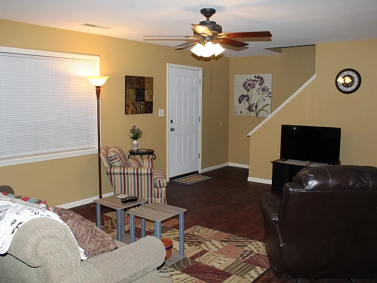 405 Mimosa Ct #6 — Photo 1