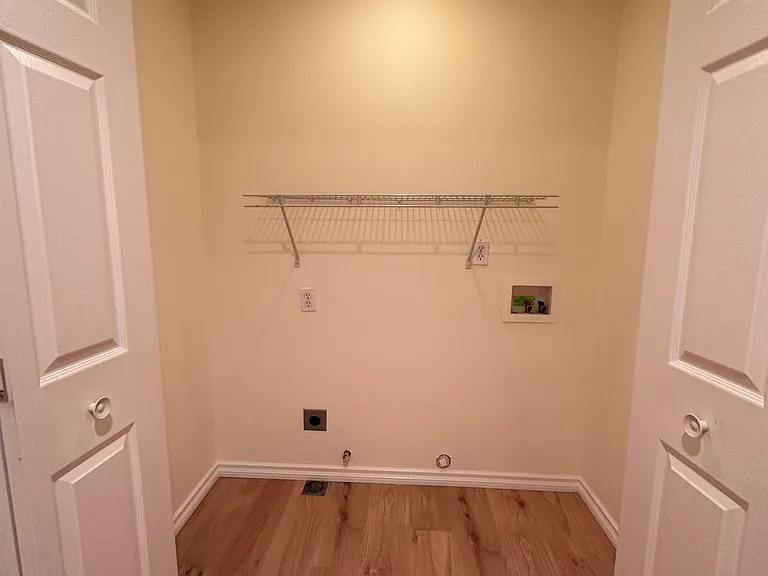 414 Louis Ln — Photo 13