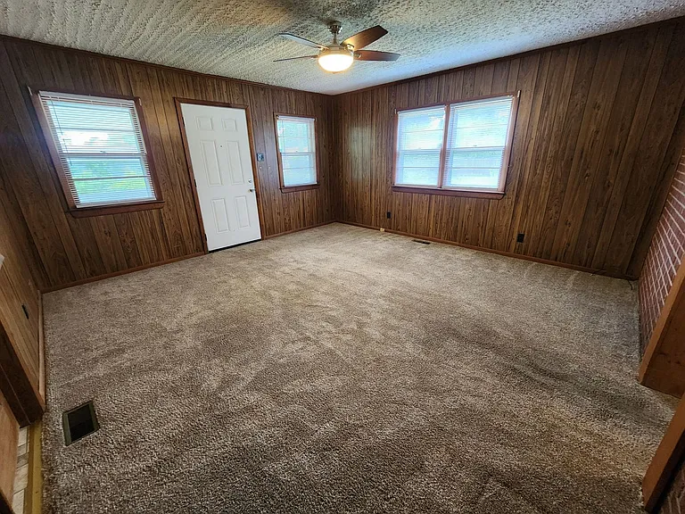 400 Roxie Ave — Photo 22