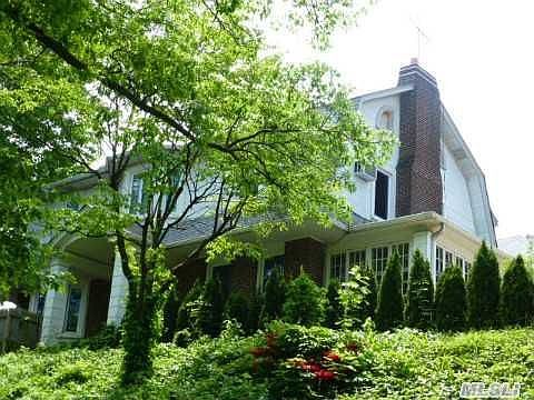 1st image of 8 Hill Ct