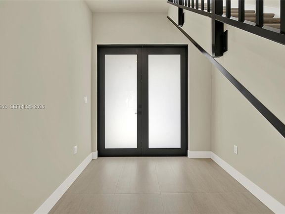 4th image of 2889 SW 35th Ave #2889